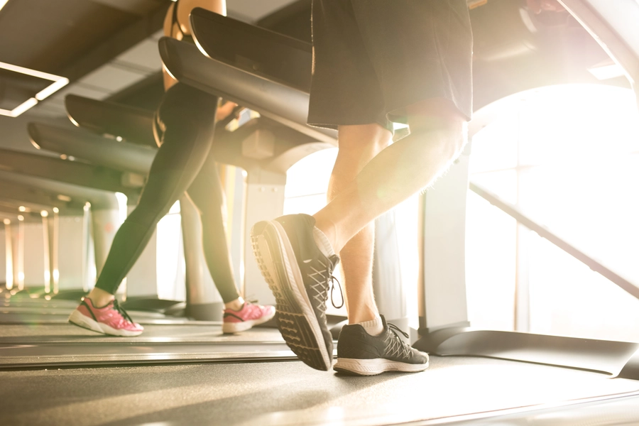 people exercising on treadmill 2023 11 27 05 29 54 utc